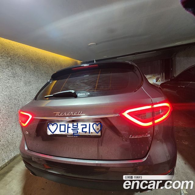Maserati Levante 3.0 Diesel AWD Luxury 2018 — фото 9