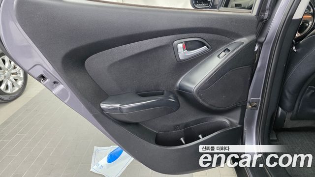 Hyundai Tucson ix Diesel(e-VGT) 2WD Smart special 2015 — фото 25