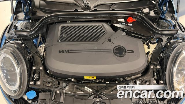 MINI Cooper Electric SE Electric 3rd 2024 — фото 6