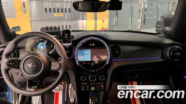MINI Cooper Electric SE Electric 3rd 2024 — фото 7