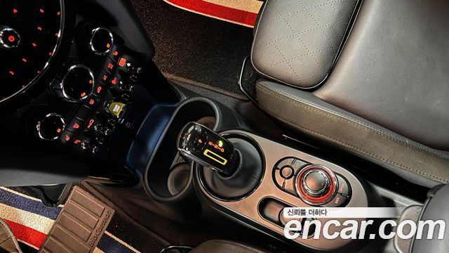 MINI Cooper Electric SE Electric 3rd 2024 — фото 9