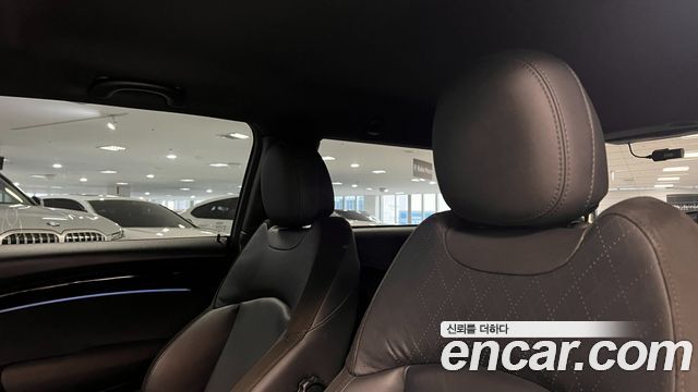 MINI Cooper Electric SE Electric 3rd 2024 — фото 15