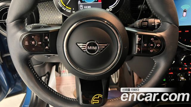 MINI Cooper Electric SE Electric 3rd 2024 — фото 16