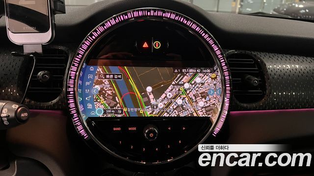 MINI Cooper Electric SE Electric 3rd 2024 — фото 18