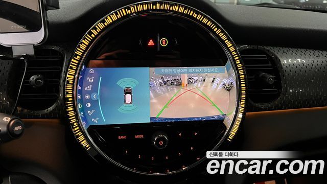 MINI Cooper Electric SE Electric 3rd 2024 — фото 19