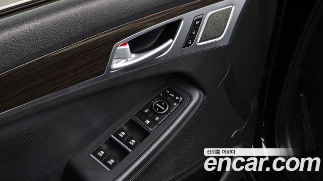 Genesis G80 3.3 GDI AWD Premium Luxury 2017 — фото 16