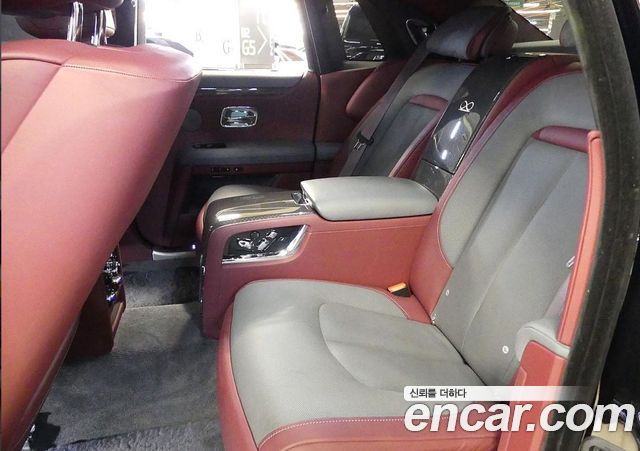 Rolls-Royce Ghost (II) 6.7 V12 Black Badge 2022 — фото 18