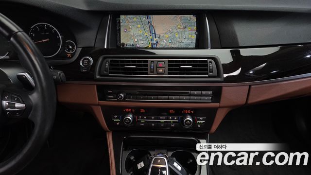 BMW 5 Series (F10) 528i xDrive M Aero Dynamic 2016 — фото 16