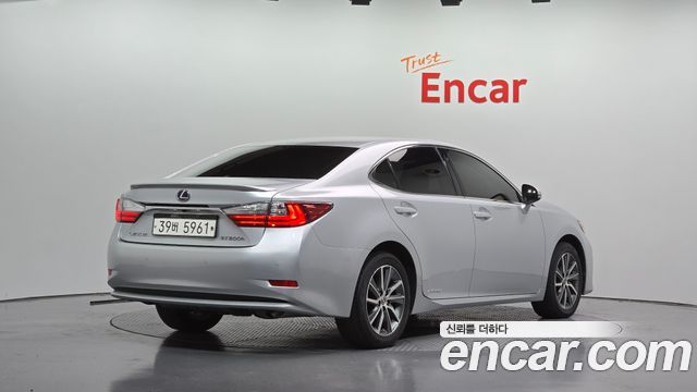 Lexus ES300h Supreme XV60 2017 — фото 2