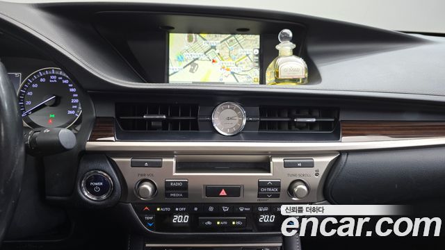 Lexus ES300h Supreme XV60 2017 — фото 12