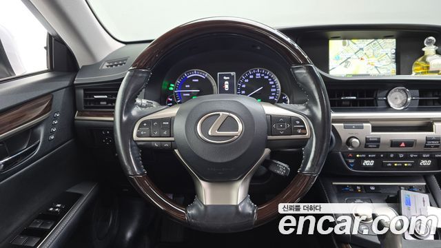 Lexus ES300h Supreme XV60 2017 — фото 13