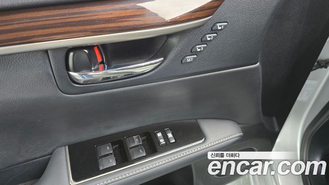 Lexus ES300h Supreme XV60 2017 — фото 28