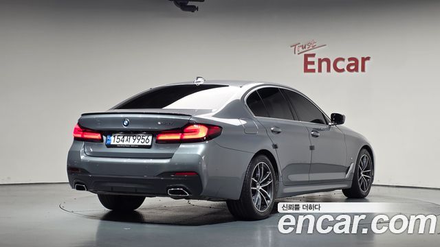 BMW 5 Series (G30) 520i M Sport 2023 — фото 2