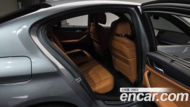 BMW 5 Series (G30) 520i M Sport 2023 — фото 12