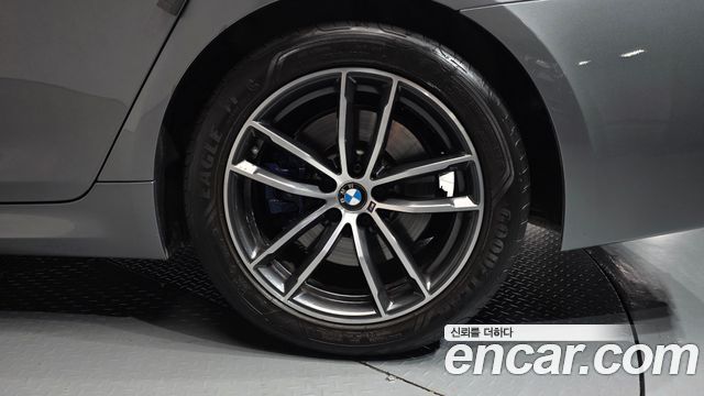 BMW 5 Series (G30) 520i M Sport 2023 — фото 21
