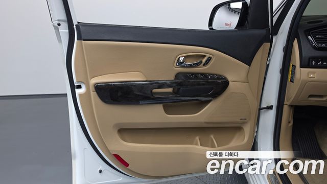 Kia Carnival Gasoline 9-Seater Hi-Limousine Noblesse Special 2019 — фото 24