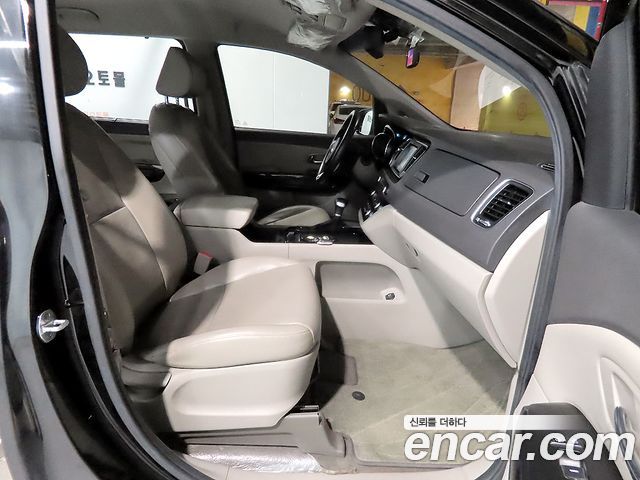 Kia Carnival 9-seater Prestige 2017 — фото 7