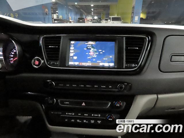 Kia Carnival 9-seater Prestige 2017 — фото 15