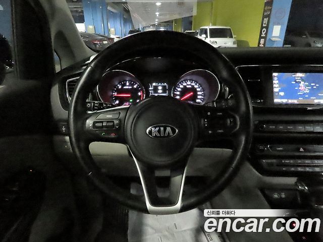 Kia Carnival 9-seater Prestige 2017 — фото 16