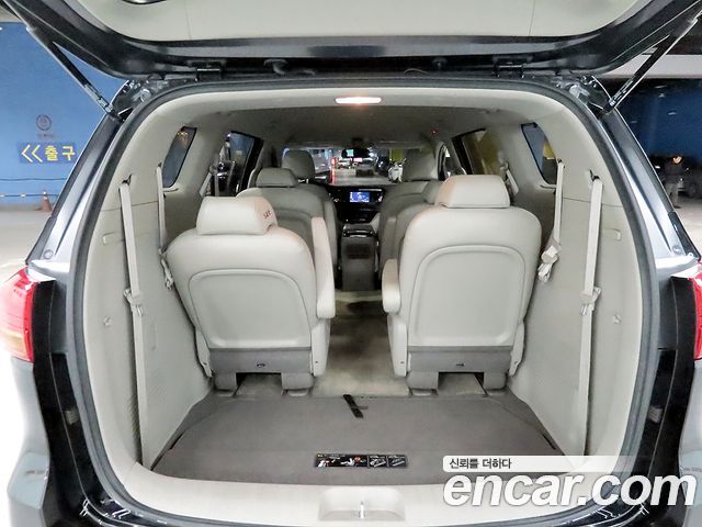 Kia Carnival 9-seater Prestige 2017 — фото 19