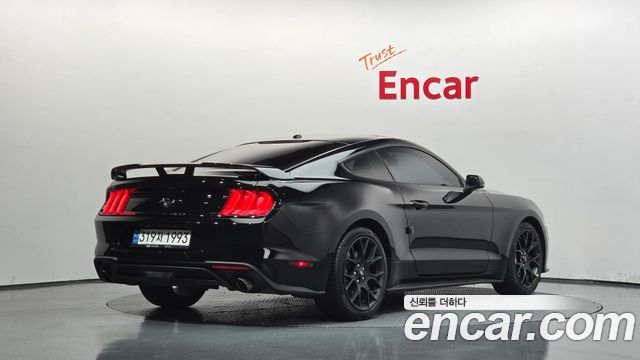 Ford Mustang Coupe 2020 — фото 2