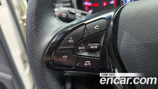 KG Mobility (SsangYong) Tivoli Air Diesel IX 2WD 2016 — фото 16