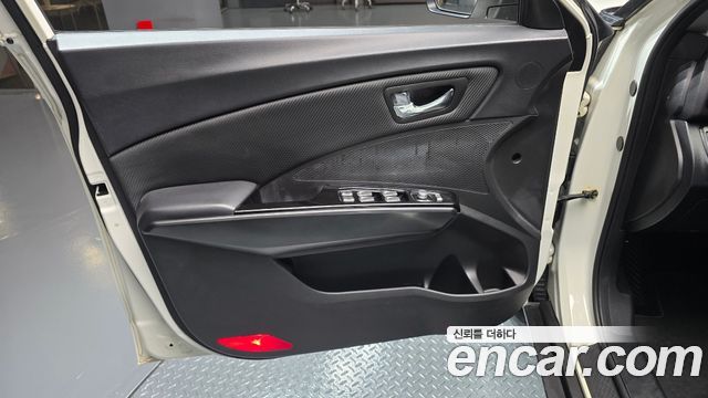 KG Mobility (SsangYong) Tivoli Air Diesel IX 2WD 2016 — фото 24