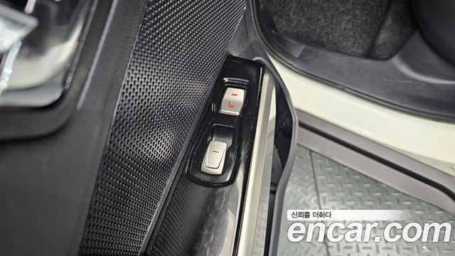 KG Mobility (SsangYong) Tivoli LX 2WD DLX 2015 — фото 20