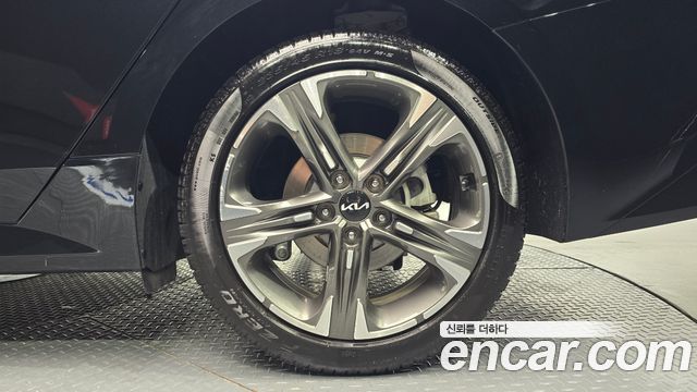 Kia K5 (III) 2.0 Noblesse 2023 — фото 21
