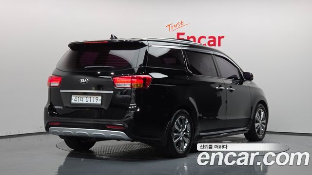 Kia Carnival 9-seater Noblesse 2017 — фото 2