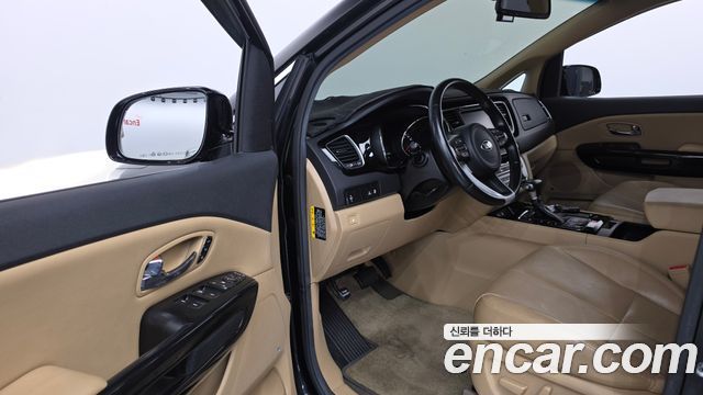 Kia Carnival 9-seater Noblesse 2017 — фото 10