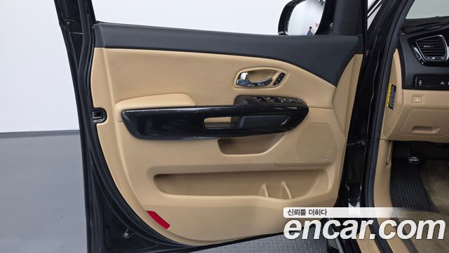 Kia Carnival 9-seater Noblesse 2017 — фото 24