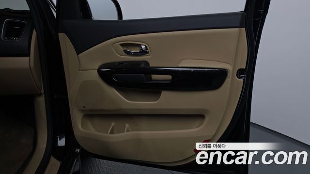 Kia Carnival 9-seater Noblesse 2017 — фото 25