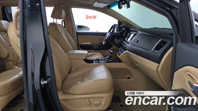 Kia Carnival 9-seater Noblesse 2017 — фото 26