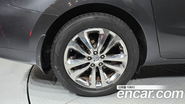 Kia Carnival 9-seater Noblesse 2018 — фото 5