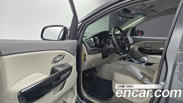 Kia Carnival 9-seater Noblesse 2018 — фото 10