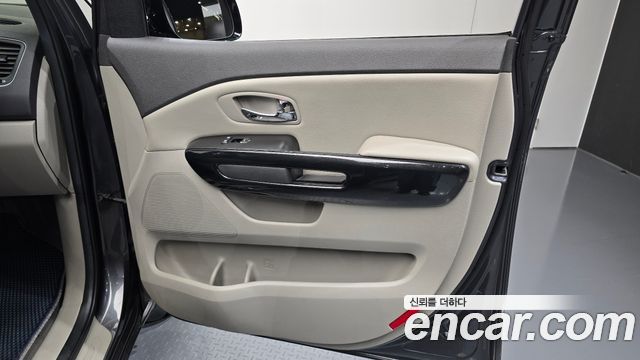 Kia Carnival 9-seater Noblesse 2018 — фото 24