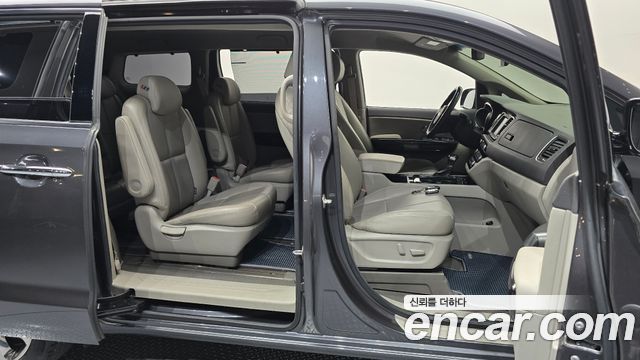 Kia Carnival 9-seater Noblesse 2018 — фото 25