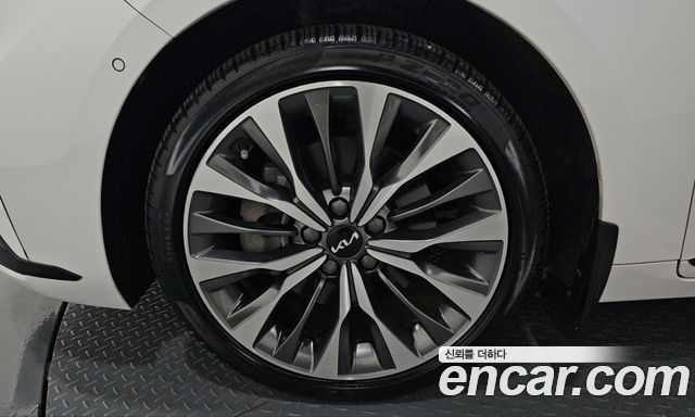 Kia K8 2.5 Gasoline 2WD Noblesse 2023 — фото 5
