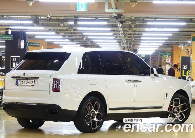 Rolls-Royce Cullinan 6.7 V12 Black Badge 2023 — фото 3