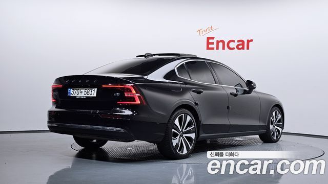 Volvo S60 (III) B5 Ultimate Bright 2023 — фото 2