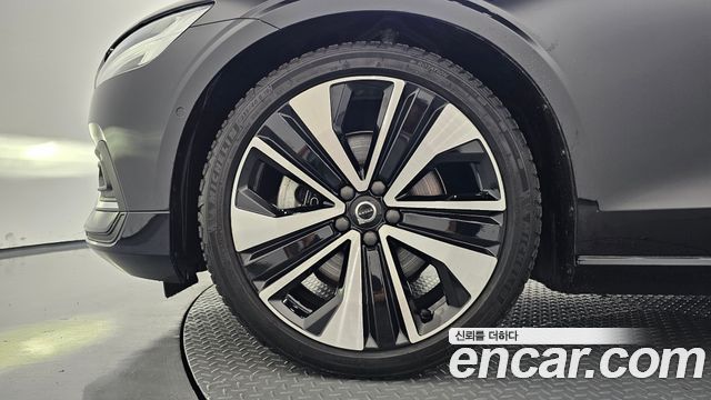 Volvo S60 (III) B5 Ultimate Bright 2023 — фото 5