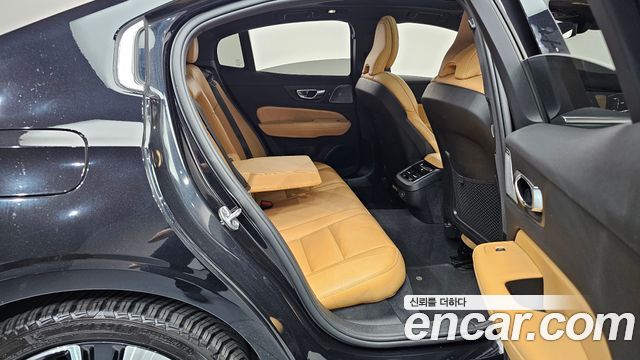 Volvo S60 (III) B5 Ultimate Bright 2023 — фото 11