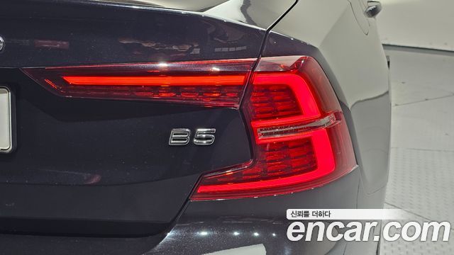 Volvo S60 (III) B5 Ultimate Bright 2023 — фото 23