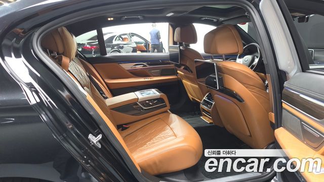 BMW 7 Series (G11) 730Ld xDrive Design Pure Excellence 2022 — фото 12
