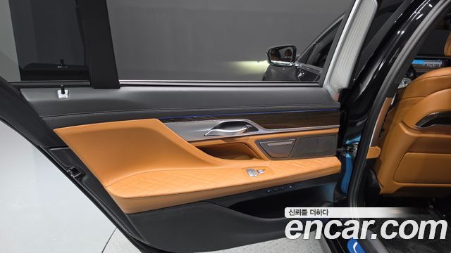 BMW 7 Series (G11) 730Ld xDrive Design Pure Excellence 2022 — фото 25