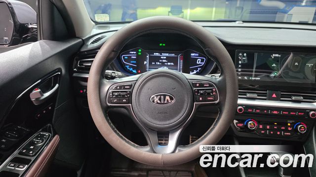 Kia Niro 1.6 HEV Noblesse Special 2020 — фото 13