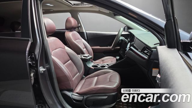 Kia Niro 1.6 HEV Noblesse Special 2020 — фото 26
