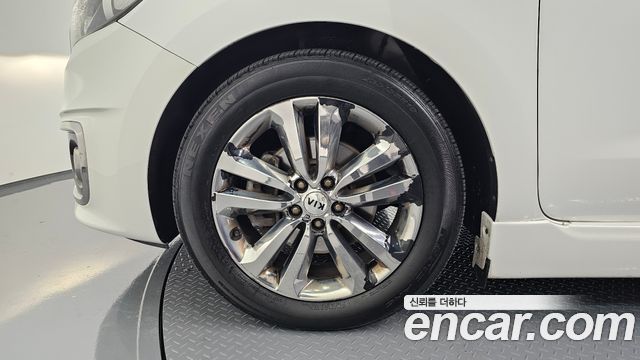 Kia Carnival 9-seater Hi-Limousine Noblesse 2016 — фото 5