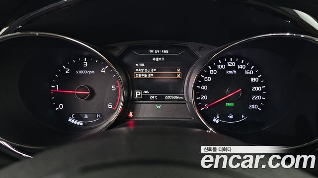Kia Carnival 9-seater Hi-Limousine Noblesse 2016 — фото 8